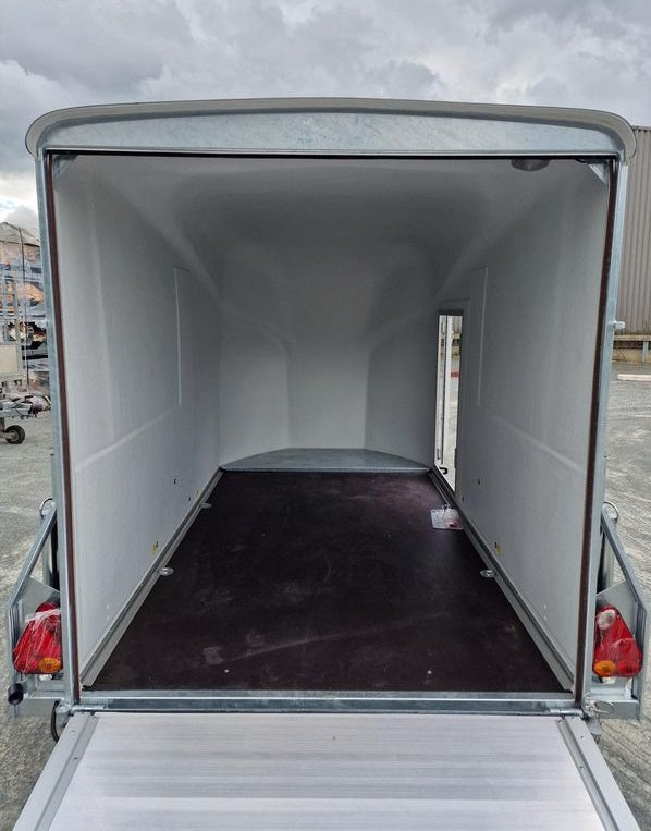 Debon Cargo 1300 Blauer Anhänger Pullman, gefederte Seitentür